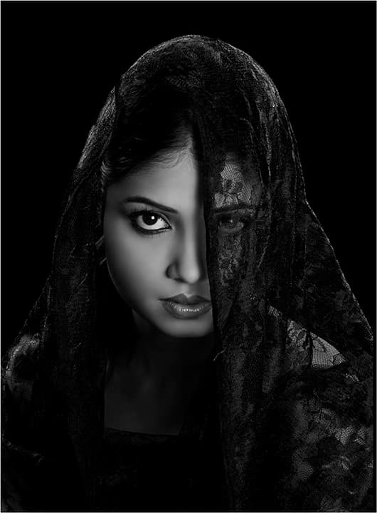 Black lace veil